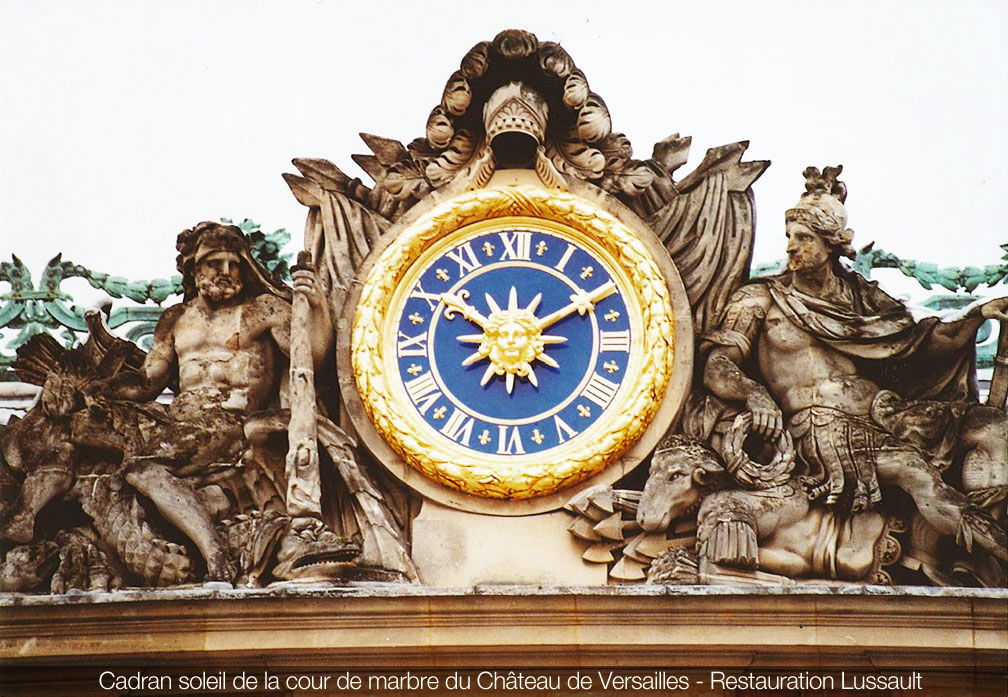 Cadran soleil de la cour de marbre du Château de Versailles - Restauration Lussault